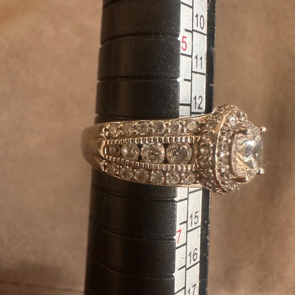 Elegant Silver CZ Woman’s Ring Perfect Travel or Vacation Size 6 Low Setting - Picture 9 of 12